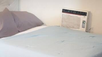 Literie hypoallergénique, surmatelas, Wi-Fi gratuit, draps fournis