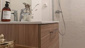 Bruser, boblebadekar, hårtørrer, håndklæder