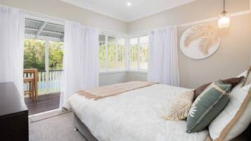 5 bedrooms, iron/ironing board, free WiFi, bed sheets