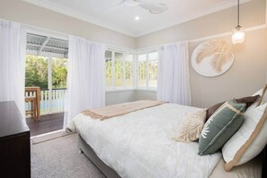 5 bedrooms, iron/ironing board, free WiFi, bed sheets