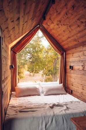 1 bedroom - Agave Cabin at NowHere (Round Mountain)