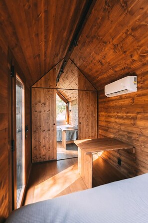 1 bedroom - Agave Cabin at NowHere (Round Mountain)