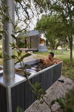 Bain à remous extérieur