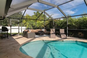 Outdoor pool, a heated pool - Fish Tale 4/3  Pool Home with Game Room Sleeps 10 (Cape Coral)