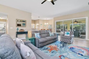 Smart TV, table tennis - Fish Tale 4/3  Pool Home with Game Room Sleeps 10 (Cape Coral)