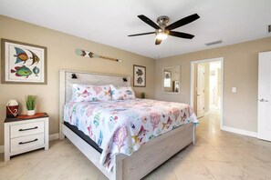 4 bedrooms, iron/ironing board, travel cot, WiFi - Fish Tale 4/3  Pool Home with Game Room Sleeps 10 (Cape Coral)
