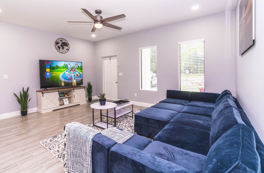 Newly Built In 2023! 2 Hole Putt-putt, Fire-pit, Huge Fenced Backyard, Lake View - Jupiter, FL