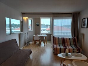 TV - Apartment for 3 people on the fishing port (CAPBRETON)