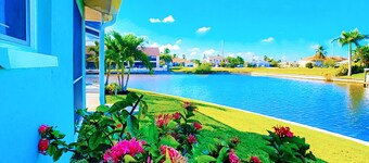 On The Water! Sleeps 12! 2 Kng Mstrs, Billiards, Golf, Fishing, BBQ, Pool, Spa+