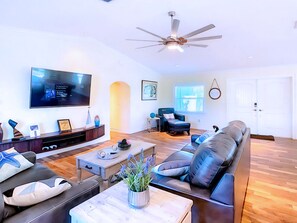 Smart TV, video games, books, offices - 25% Discount-2 King Mstrs, Billiards, Golf, Fishing, BBQ, Pool, Spa, Much More (Cape Coral)