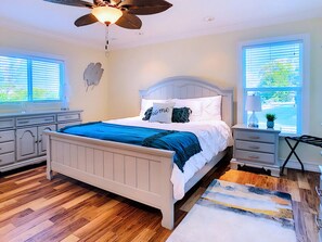 6 bedrooms, desk, iron/ironing board, travel crib
