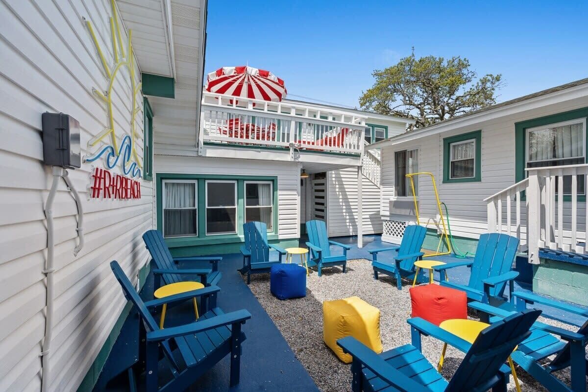 Nautical Cabin #1–Walk to Beach * Pet-Friendly