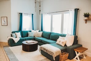 Smart TV - 3 bdr Hidden Gem w *boardwalk/semi private pool* (Port Aransas)