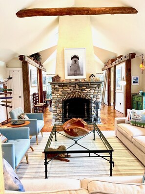 Smart-TV, Kamin, DVD-Player, Tischfußball