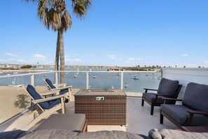 Terrace/patio - Bayfront Paradise - Gorgeous Views, Garage, Massive Rooftop Deck & AC - Dogs Welcome! (San Diego)