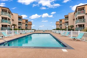 Outdoor pool - Panoramic oceanfront views, ground floor luxury renovation next to Ocean Annie’s (Myrtle Beach)