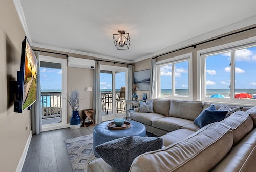 Panoramic oceanfront views, ground floor luxury renovation next to Ocean Annie’s