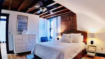 5 bedrooms, desk, iron/ironing board, WiFi