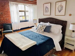 5 bedrooms, desk, iron/ironing board, WiFi