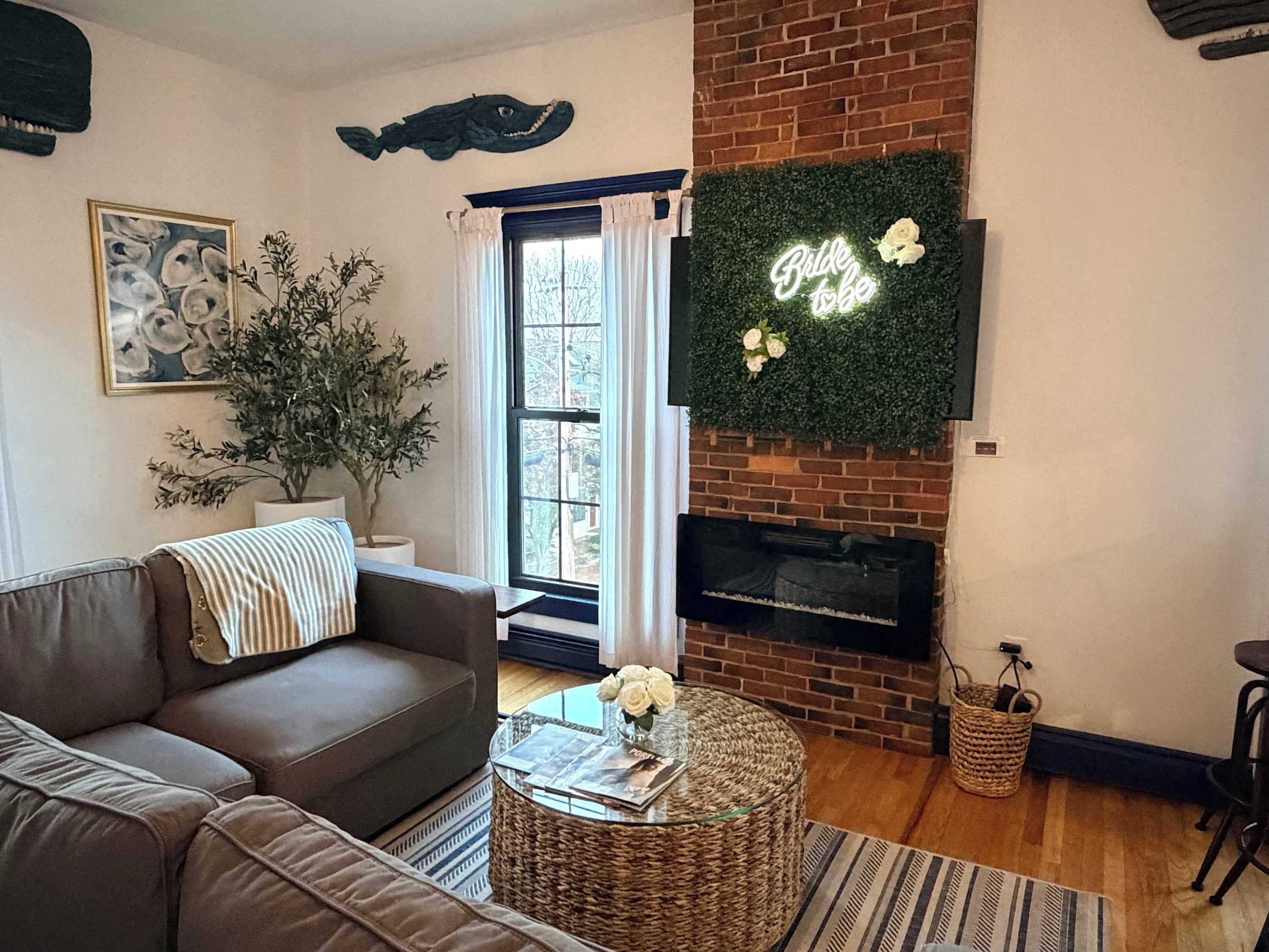 TV, fireplace, offices