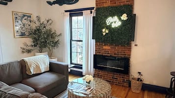 TV, fireplace, offices
