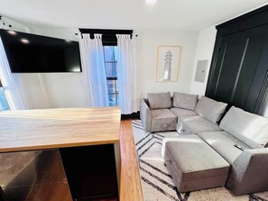 TV, lareira, escritórios