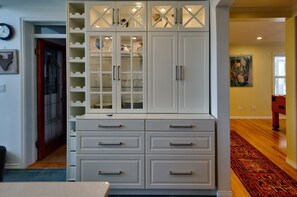 Interior - Very Private Rustic Home, sleeps 14, Huge Yard (Langley Township)