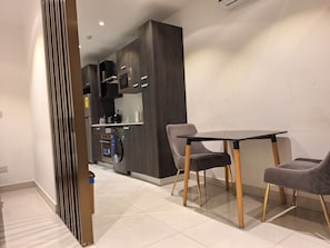 Deluxe Suite | In-room dining