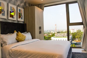 Exclusive Penthouse | Premium bedding, down comforters, individually decorated - The Lennox Abode (Accra)