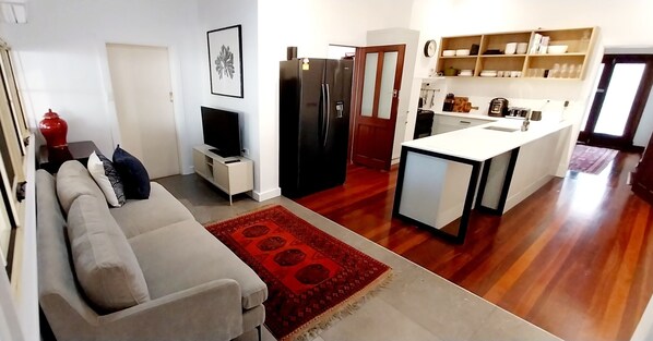 Smart TV, books, stereo