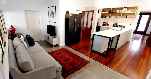 Whyalla House - Home2Home Executive Accommodation