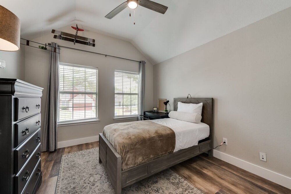 Home with a pool during your transition. Flower Mound Vrbo