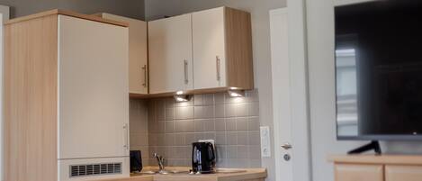 Fridge, stovetop, dishwasher, coffee/tea maker