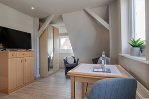 Fernseher, Stereoanlage