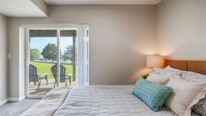 5 bedrooms, iron/ironing board, internet, bed sheets - Sunset Escape: Stunning Seneca Lake Sunsets! (Romulus)