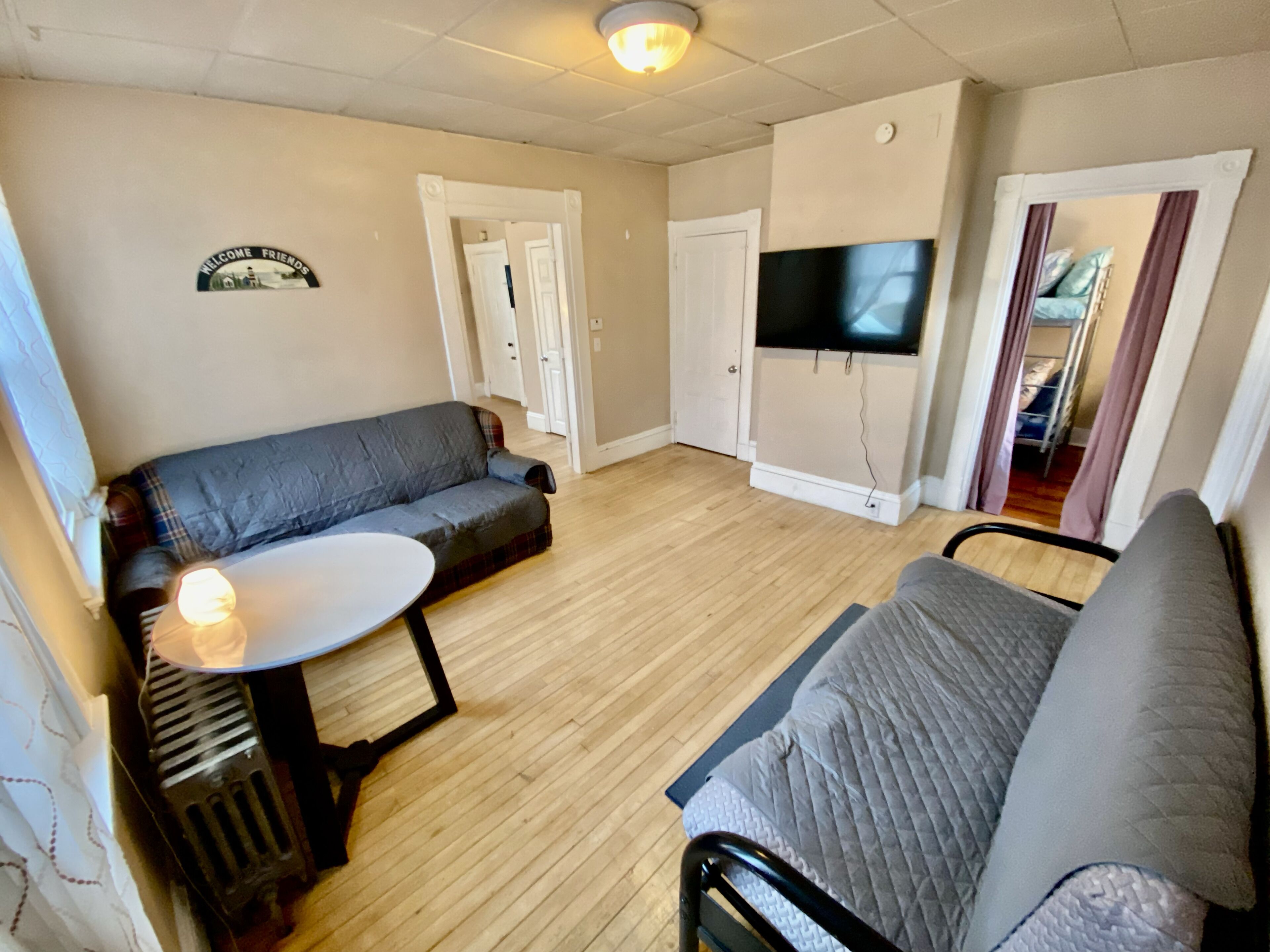 3BD Apt 10 min to the Beach. Pets OK