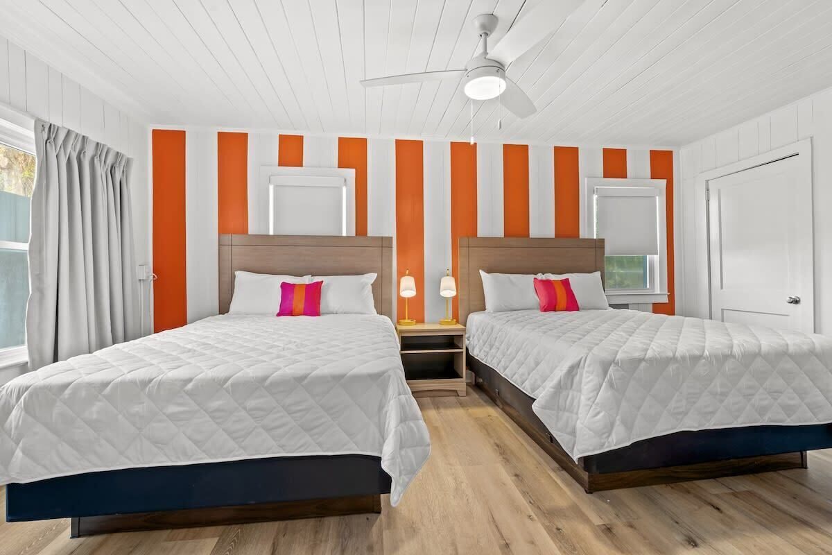 Nautical Cabin #3 –Walk to Beach * Pet-Friendly
