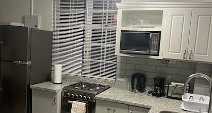 Remodeled apartments close to restaurants, beach, shops,.