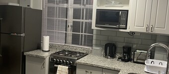 Remodeled apartments close to restaurants, beach, shops,.