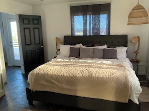 3 bedrooms, desk, iron/ironing board, free WiFi