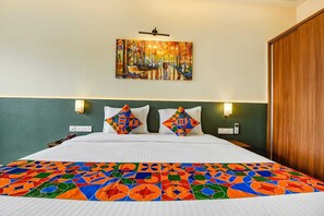 Executive AC | Hypo-allergenic bedding, desk, laptop workspace, free WiFi - Swarnam Hotel (Panaji)