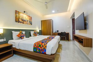 Executive AC | Hypo-allergenic bedding, desk, laptop workspace, free WiFi - Swarnam Hotel (Panaji)
