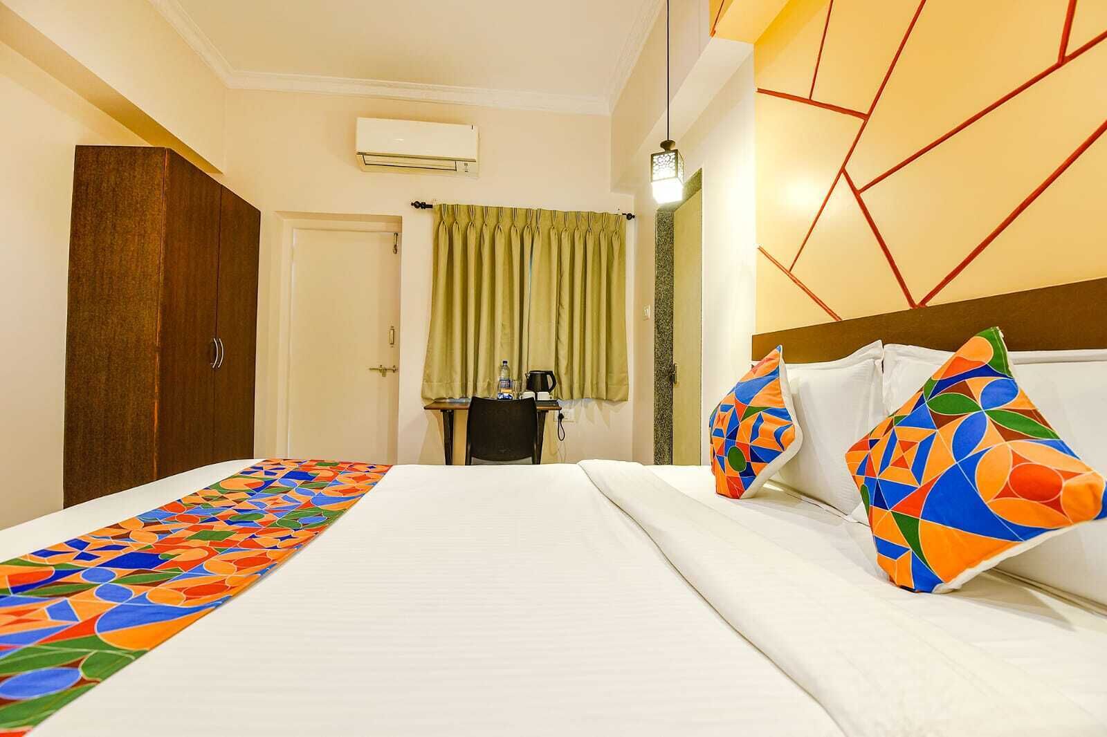 AC Family Room | Hypo-allergenic bedding, desk, laptop workspace, free WiFi