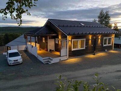 Large 8-9-bed Central Ski Innout House in Hemavan