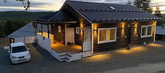 Large 8-9-bed Central Ski Innout House in Hemavan