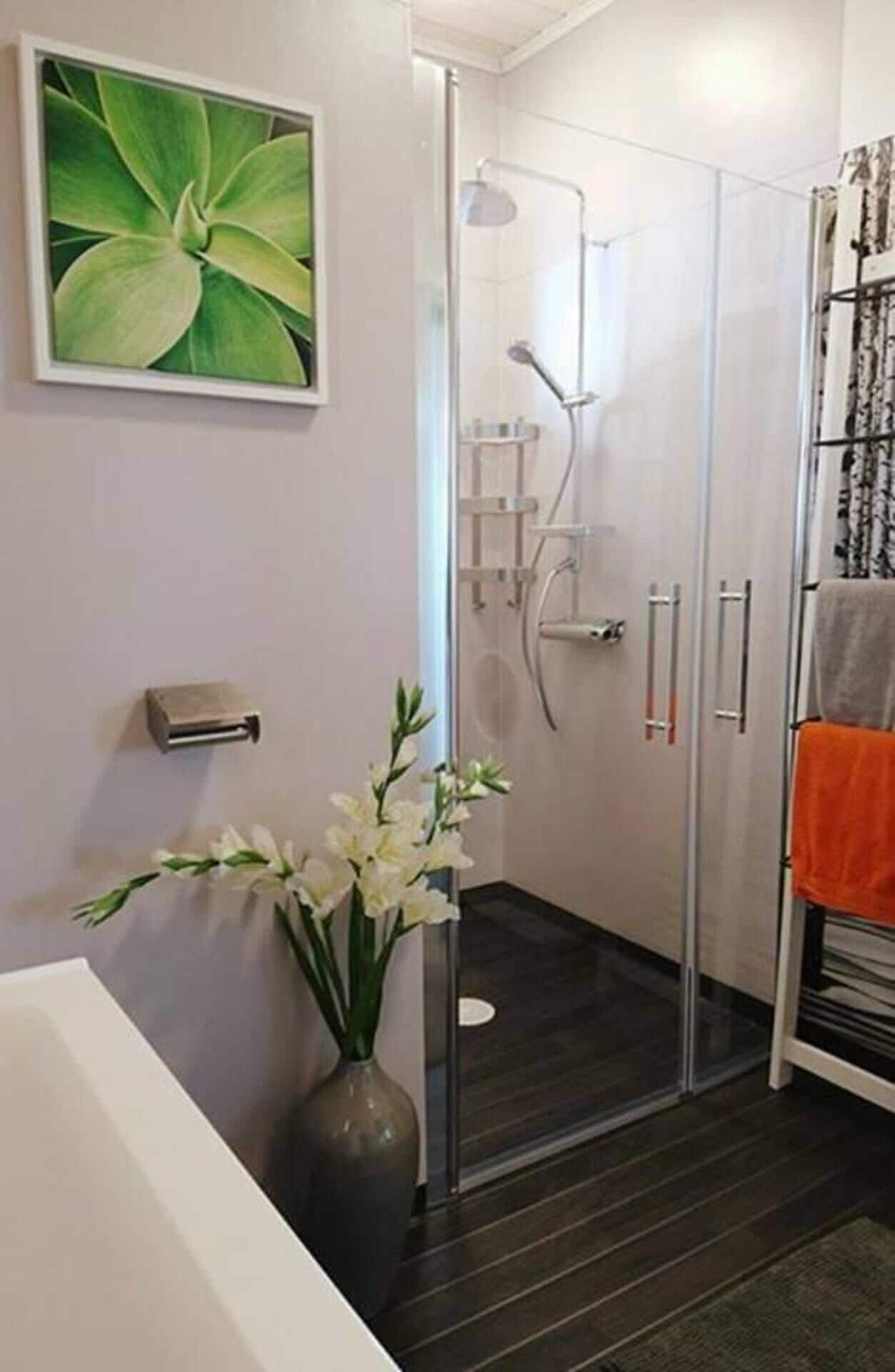 Separate tub and shower, deep soaking tub, towels