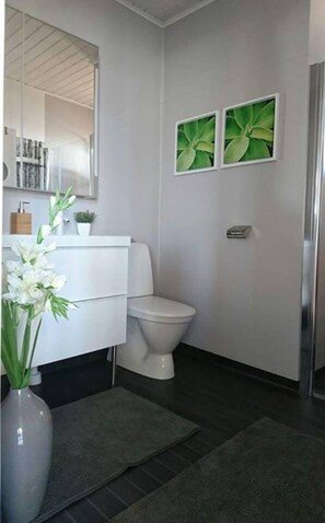 하우스 | 욕실 | 별도의 욕조 및 샤워 시설, 전신 욕조, 타월