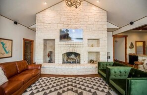 Smart TV, fireplace, books, stereo