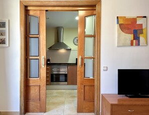 Kylskåp, mikrovågsugn, ugn och diskmaskin