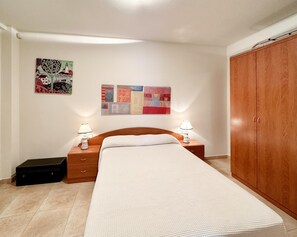 2 bedrooms, iron/ironing board, Internet, bed sheets - CENTRIC APARTMENT with POOL in TOSSA 2 (Tossa de Mar)